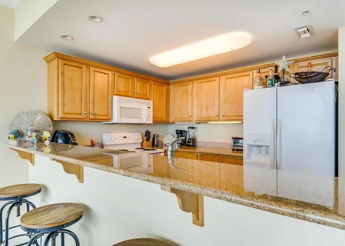 Holiday home Beachfront W/ Community Pool! *