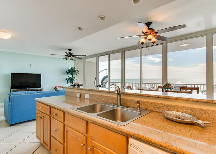 Beachfront W/ Community Pool! *