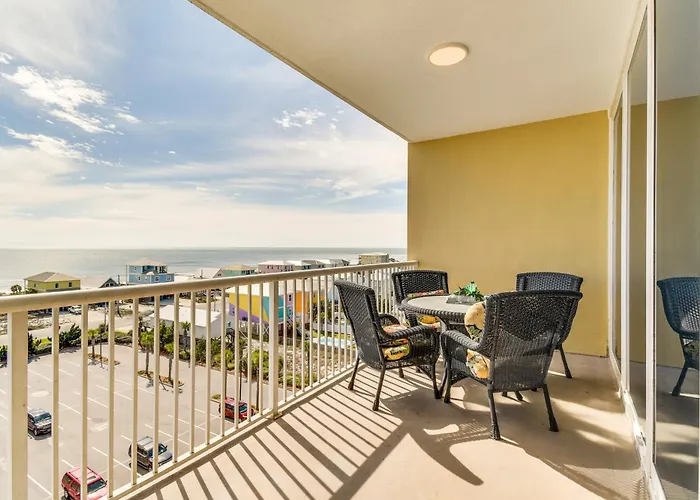 Beachfront W/ Community Pool!