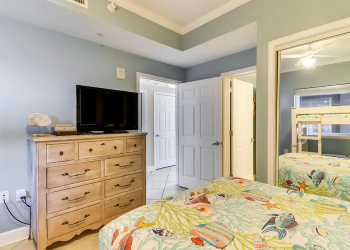 Beachfront W/ Community Pool! *