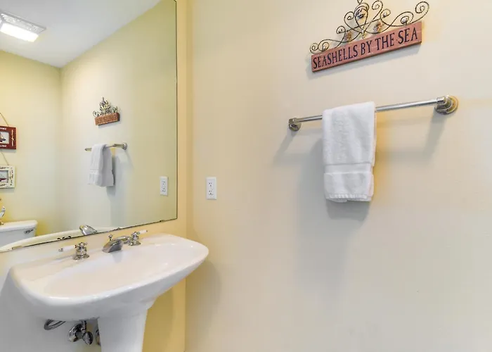 Beachfront W/ Community Pool!