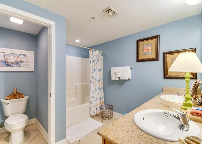Beachfront W/ Community Pool!