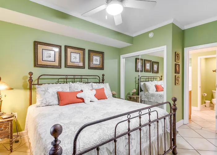 Beachfront W/ Community Pool! Gulf Shores